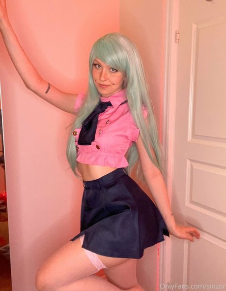 痩せたティーンのオンリーファンズ セクシー裸 写真