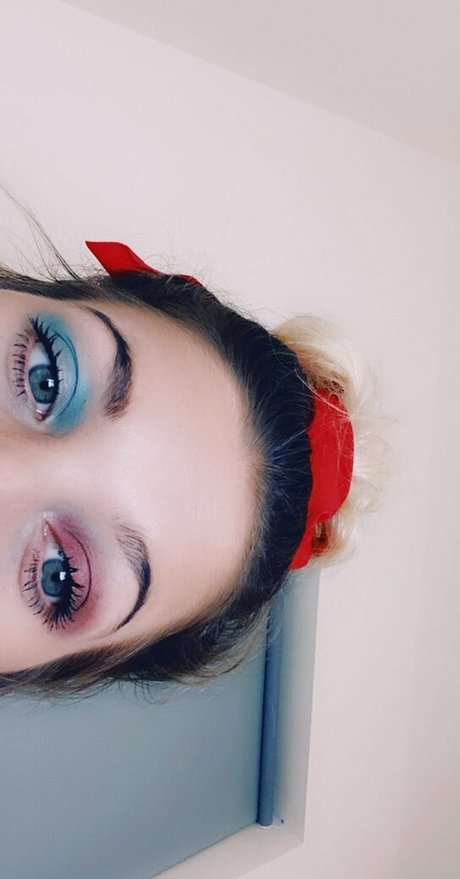 ジンジャートゥインクオンリーファンズ 無料裸 写真