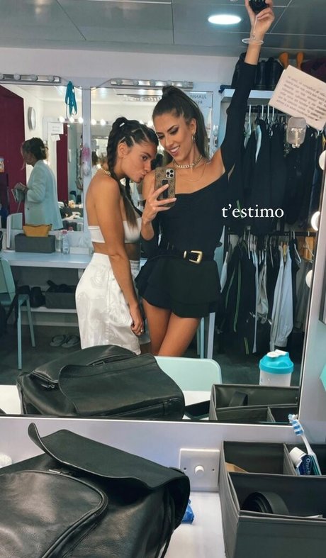 黒いお尻のオンリーファンズ アート裸 ギャラリー