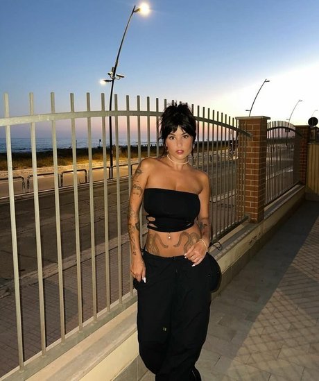 曲線美のランジェリーOnlyFans アートポルノ 画像