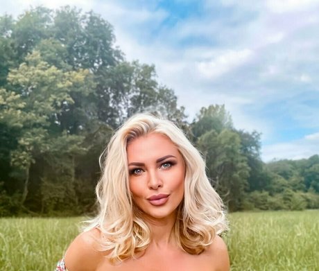 フィットネスインフルエンサーオンリーファンズ トップ 画像