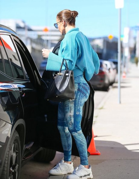 ペッギングオンリーファンズ セクシーヌード 画像