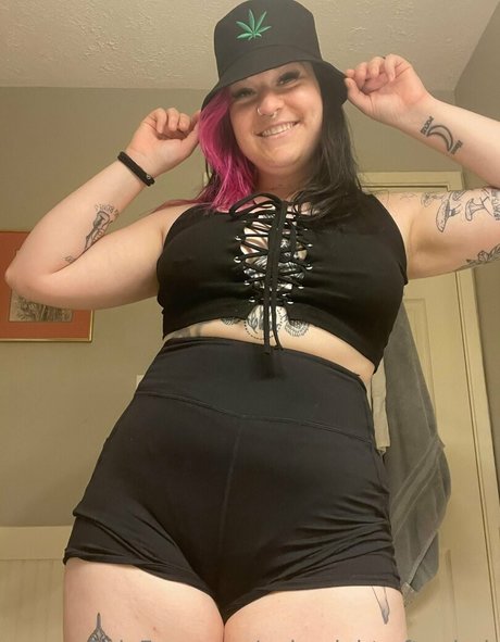 熟女の足オンリーファンズ ヌード 画像