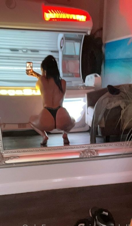 ミニドレス OnlyFans セクシーヌード 画像