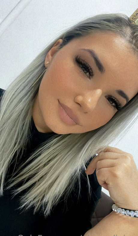 alessadivine モデル 写真