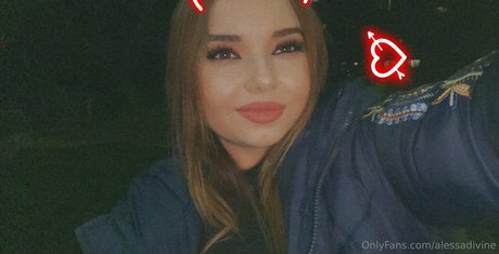 alessadivine 裸のモデル 写真