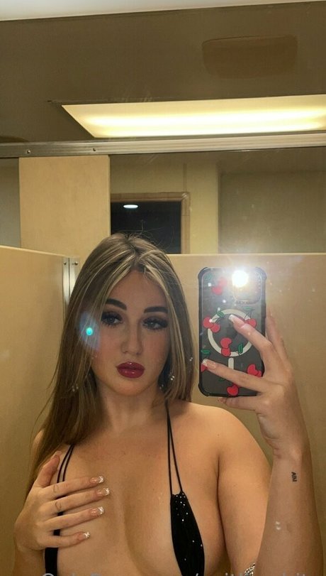 フェイシャルオンリーファンズ 裸 画像