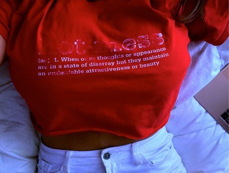 巨乳の熟女オンリーファンズ セクシー裸 写真