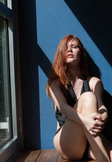 ピアス乳首オンリーファンズ アートヌード 写真