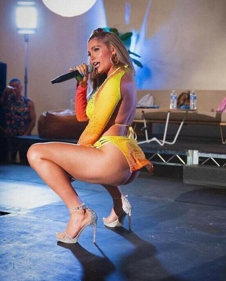 タイトなティーンの猫OnlyFans ポルノ 写真