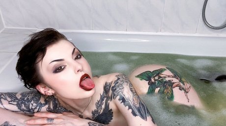 ジンジャートゥインクオンリーファンズ アート裸 ギャラリー