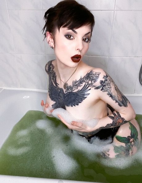 毛深いアジア人オンリーファンズ アートポルノ 画像