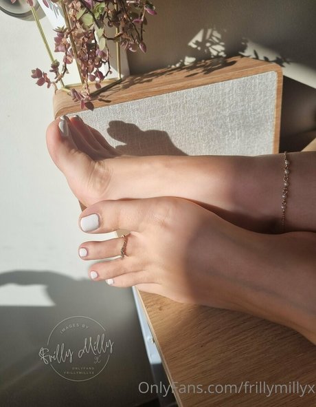 ダーティトークオンリーファンズ 無料ヌード ギャラリー