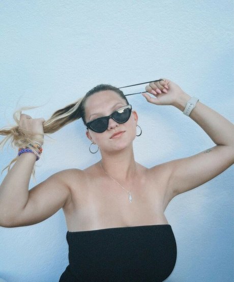 Leandra Lopes 裸モデル ギャラリー