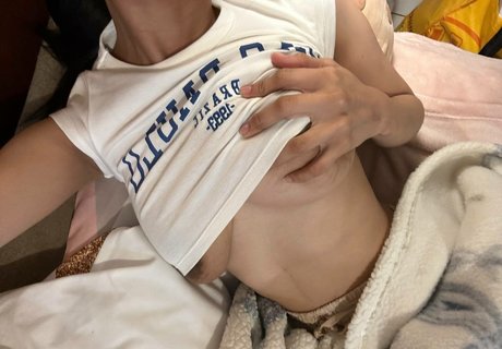 Hilixlie ポルノスター ヌード 写真