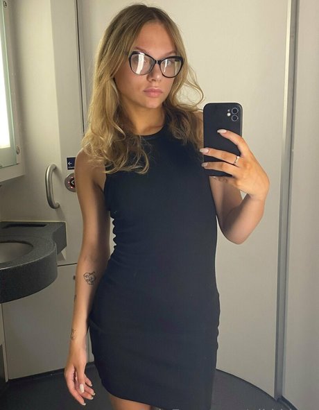 かわいいシーメールオンリーファンズ セクシーヌード 画像