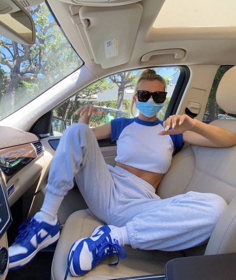 Emma Chamberlain 独占スター ギャラリー