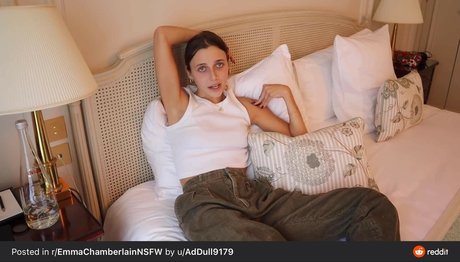 Emma Chamberlain 独占ポルノスター 画像