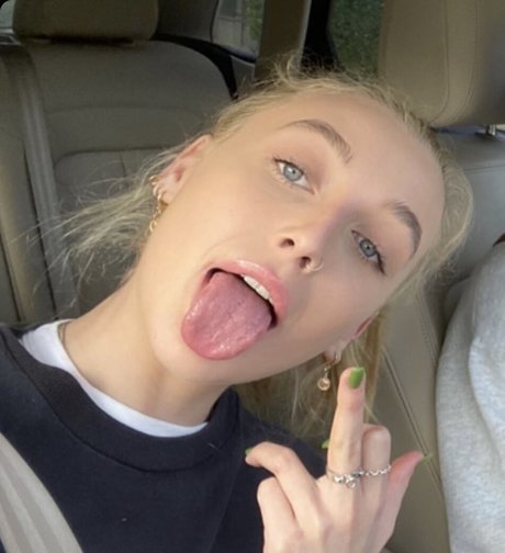 Emma Chamberlain セクシーモデル アーカイブ