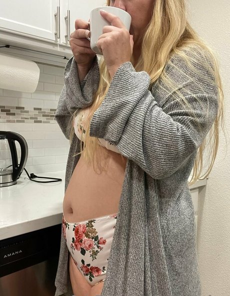 peachycatfree 裸のポルノスター 写真