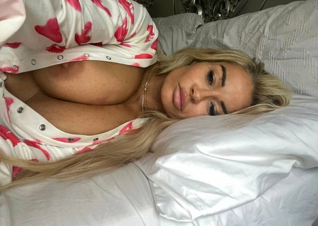 背が高くて巨乳のOnlyFans ホットヌード 写真