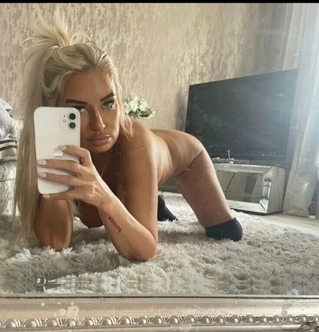 アナル舐めオンリーファンズ ヌード 写真