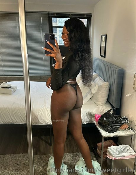 JOIアジアンOnlyFans セクシーヌード 写真