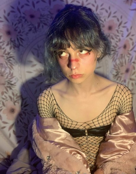 19歳のOnlyFans 美しい裸 写真