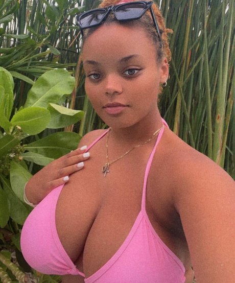 ブロンドビキニOnlyFans エロ 画像