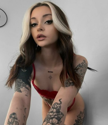 Amelciasiri ヌード女優 画像