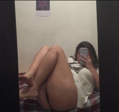 OnlyFansの普及 美しいヌード 画像