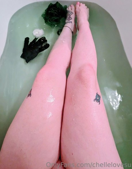 汚れた足オンリーファンズ セクシー裸 写真