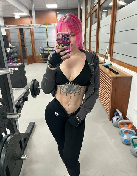 かわいいシーメールオンリーファンズ セクシーヌード 写真