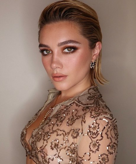 Florence Pugh ポルノモデル ギャラリー