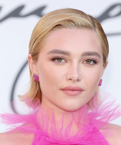 Florence Pugh XXXモデル ギャラリー