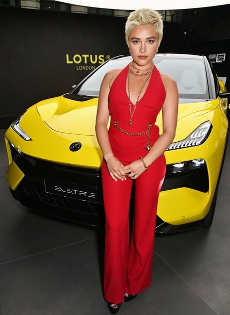 Florence Pugh xxxポルノスター 画像