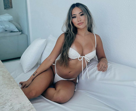 Megkogawa エロティックなモデル 画像