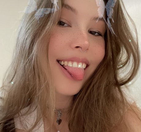 Emily Asmr 高品質のポルノスター 写真