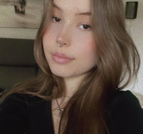 Emily Asmr 独占スター 写真