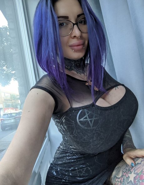 Ariane Saint Amour s スター xxx 画像