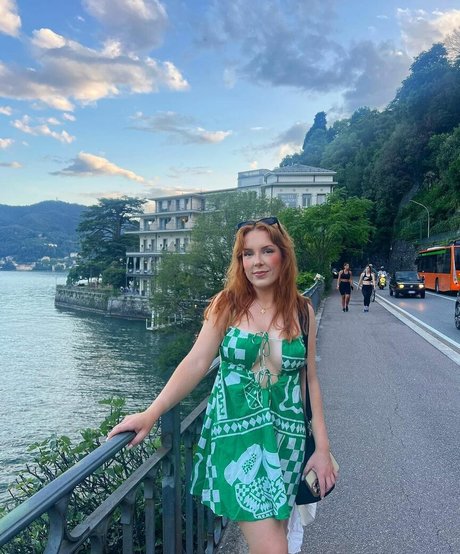 ヌード教師オンリーファンズ アートヌード 画像