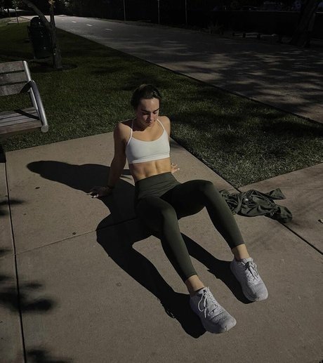 Kylie Holbeck 裸の女優 写真