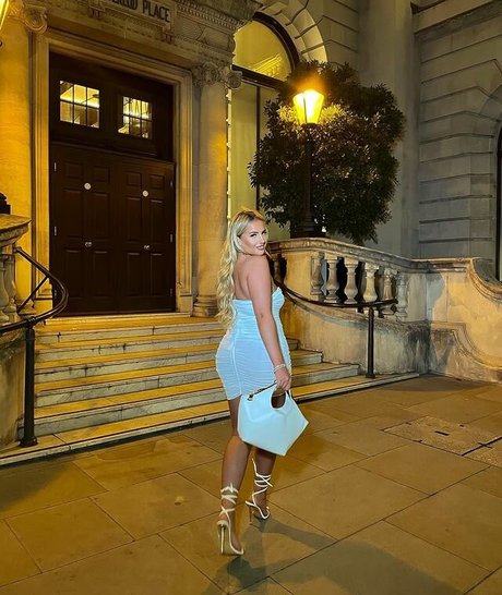 曲線美の女の子オンリーファンズ ホットポルノ ギャラリー