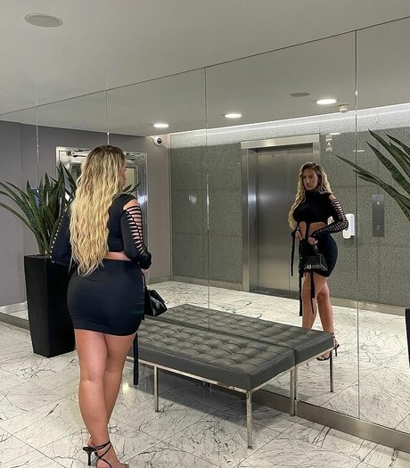 背が高くて巨乳のOnlyFans アダルト 画像