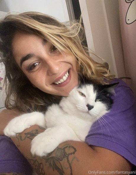 小柄な妻OnlyFans ポルノ 画像