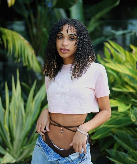 Monroe Capri Bryant 美しいモデル 写真