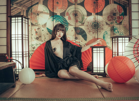 お金 オンリーファンズ ホット裸 写真