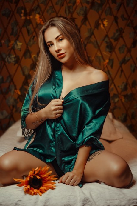 Paula Lond エロティックなポルノスター 画像