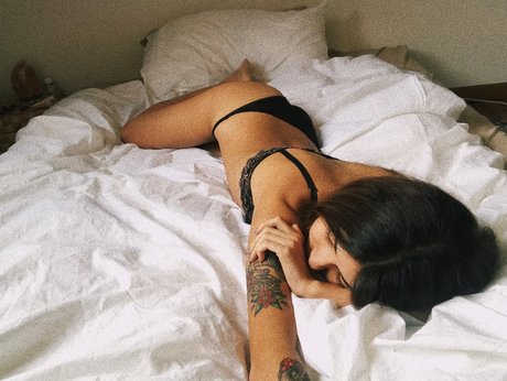 partymonster エロティックなモデル 画像