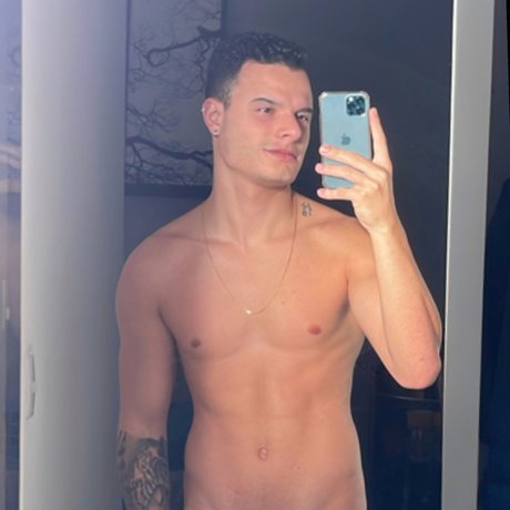 18歳のオンリーファンズ ホットヌード 画像